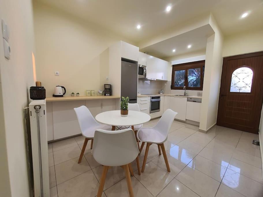 Livas City Relaxing Apartment คอสทาวน์ ภายนอก รูปภาพ